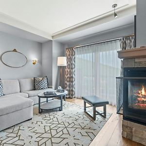 Family Deluxe Suite 2 Queen Valley view