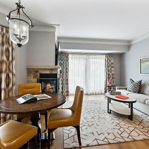 One-Bedroom Corner King Suite